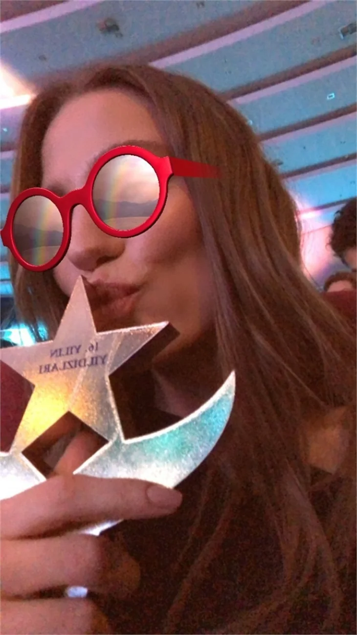 Serenay Sarıkaya kendini çekmeye doyamadı!