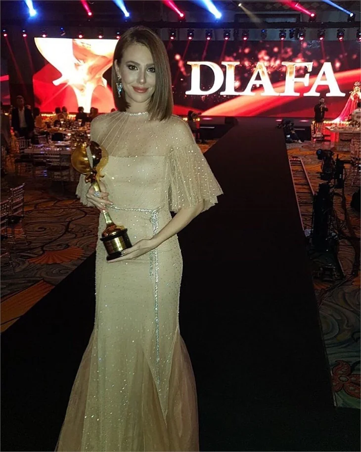 Elçin Sangu, 'Dubai'de ödül aldı!