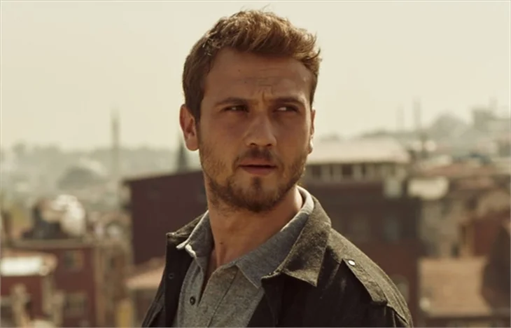 Aras Bulut İynemli'den Beşiktaş'a destek!