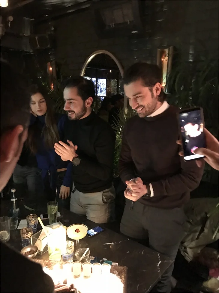 Alp Navruz'a sürpriz doğum günü partisi!