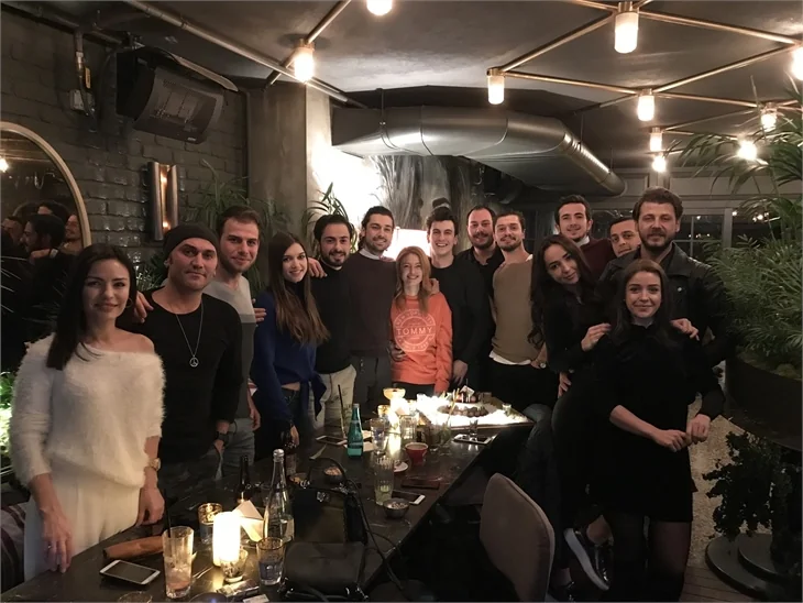 Alp Navruz'a sürpriz doğum günü partisi!