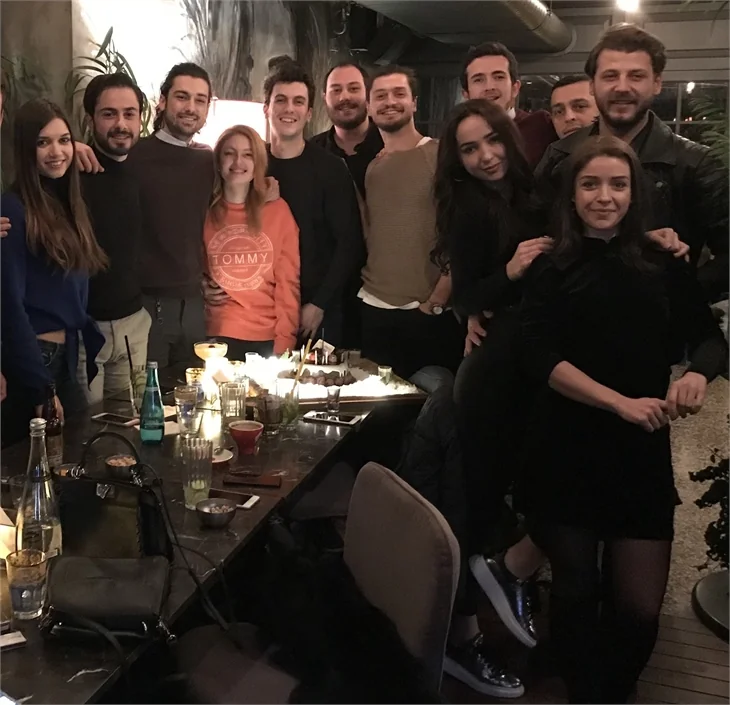 Alp Navruz'a sürpriz doğum günü partisi!
