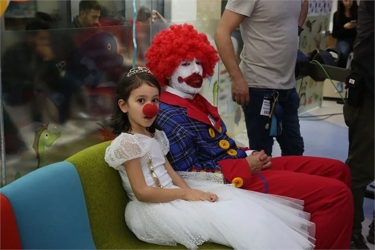 Kadir Doğulu palyaço oldu!