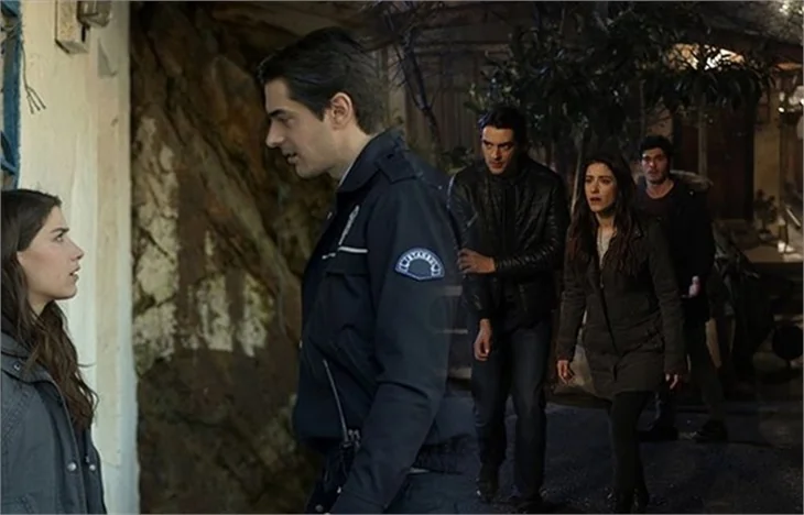 Bizim Hikaye dizisinde Hazal Kaya'ya tepki yağdı!
