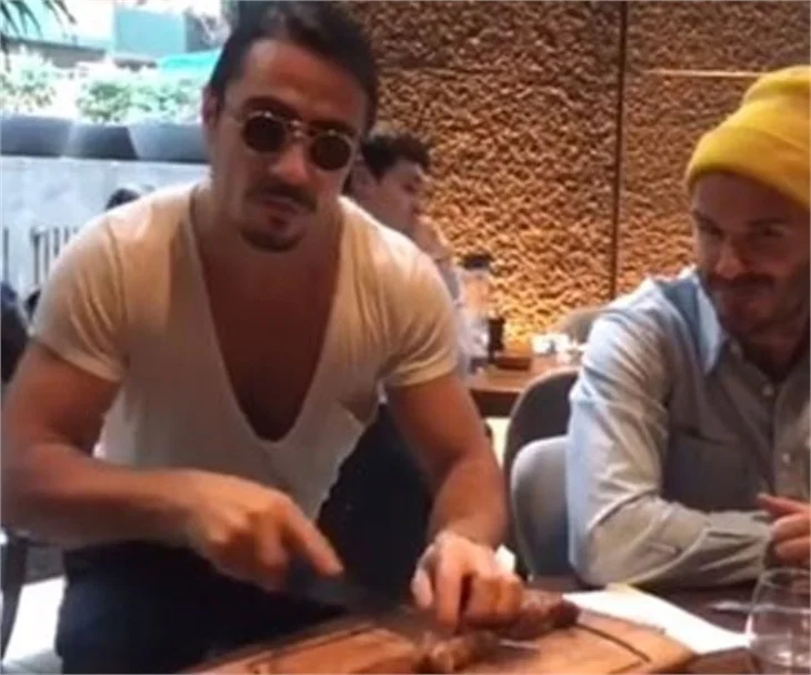 Nusret, David Beckham'ı elleriyle besledi!