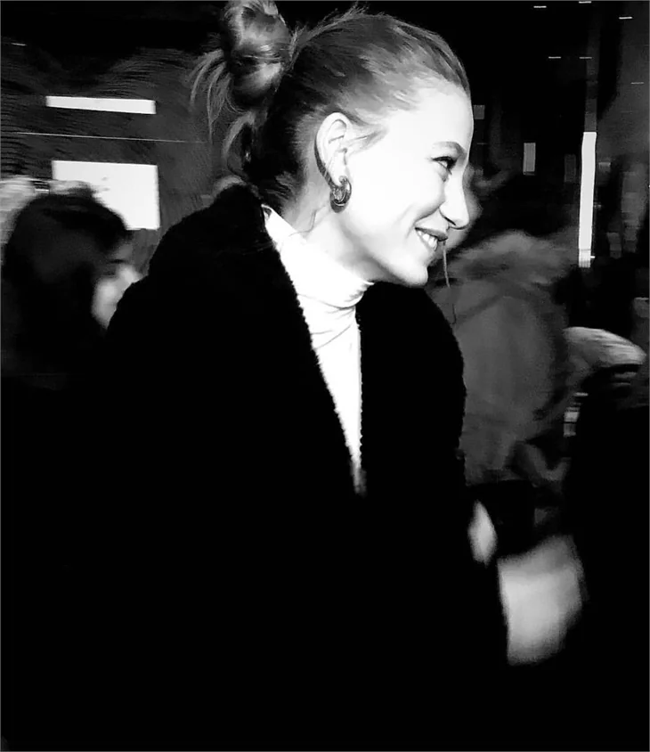 Serenay Sarıkaya şıklığı!