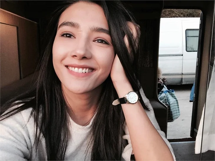 Aybüke Pusat sevgilisiyle görüntülenmemek için...