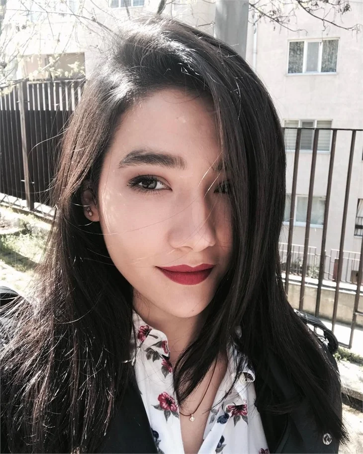 Aybüke Pusat sevgilisiyle görüntülenmemek için...