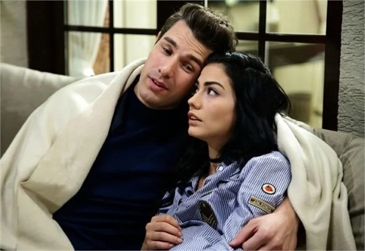 Demet Özdemir'den "Aşk yaşıyorlar" haberlerine açıklama