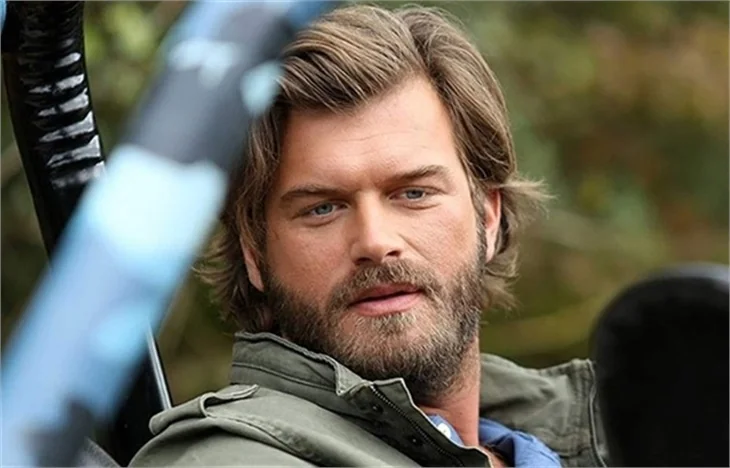 Kıvanç Tatlıtuğ'dan yeni proje mi geliyor?