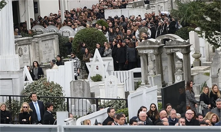 Mina Başaran ve arkadaşları son yolculuğuna uğurlanıyor!