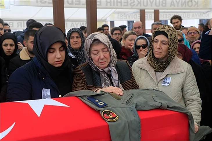 Mina Başaran ve arkadaşları son yolculuğuna uğurlanıyor!