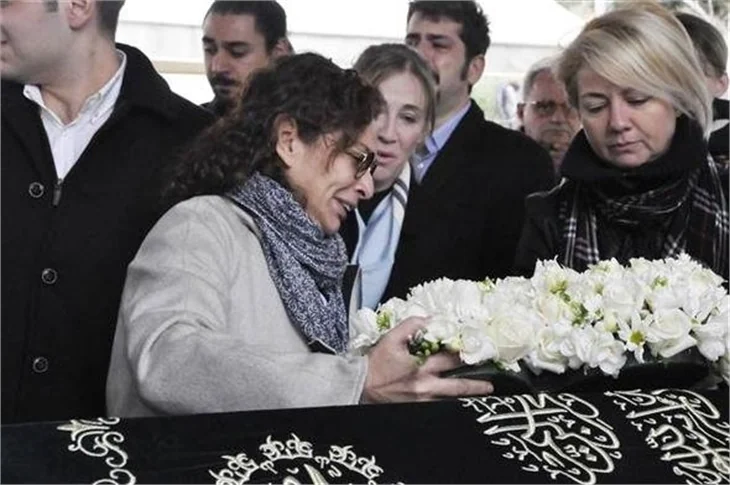 Mina Başaran ve arkadaşları son yolculuğuna uğurlanıyor!