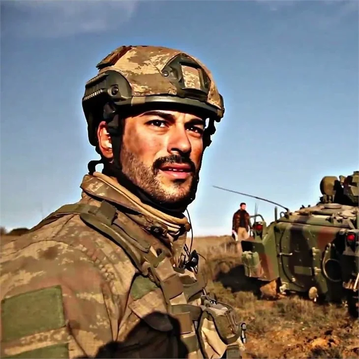 Burak Özçivit: Vatan sevgimi kimseye sorgulatmam!