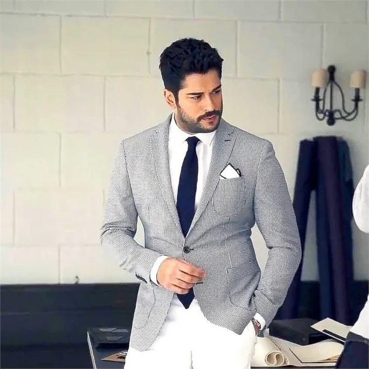 Burak Özçivit: Vatan sevgimi kimseye sorgulatmam!