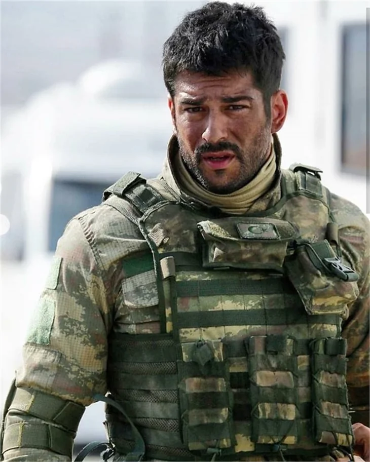 Burak Özçivit: Vatan sevgimi kimseye sorgulatmam!