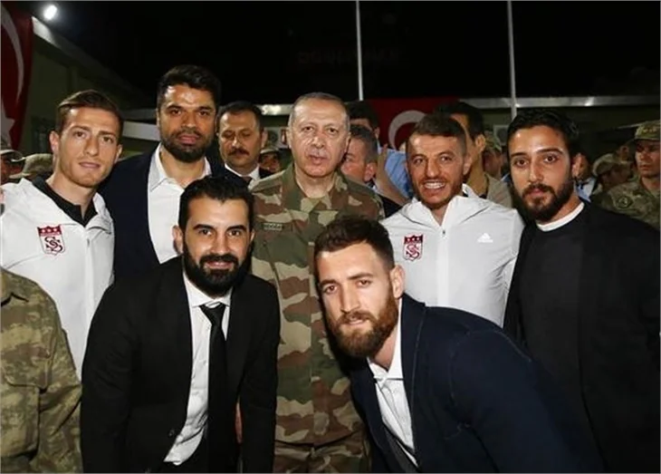Ünlüler Hatay sınırındaydı!