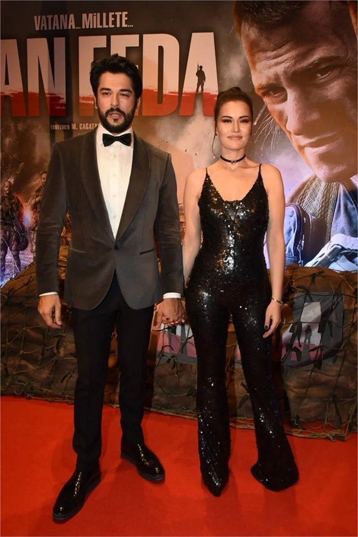Burak Özçivit'in ayakları olay oldu!