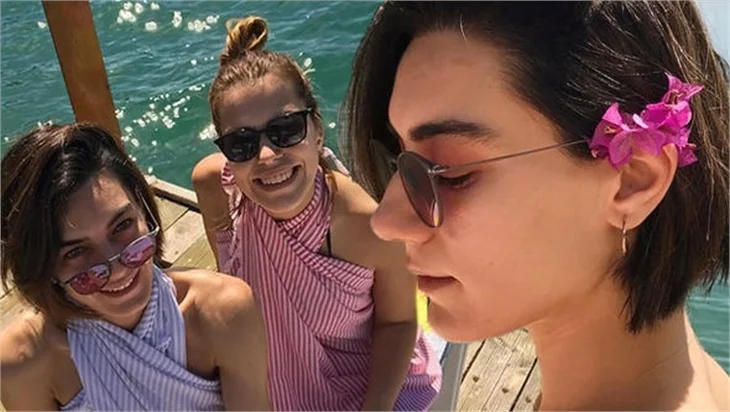 Hande Subaşı tatil sezonunu açtı!