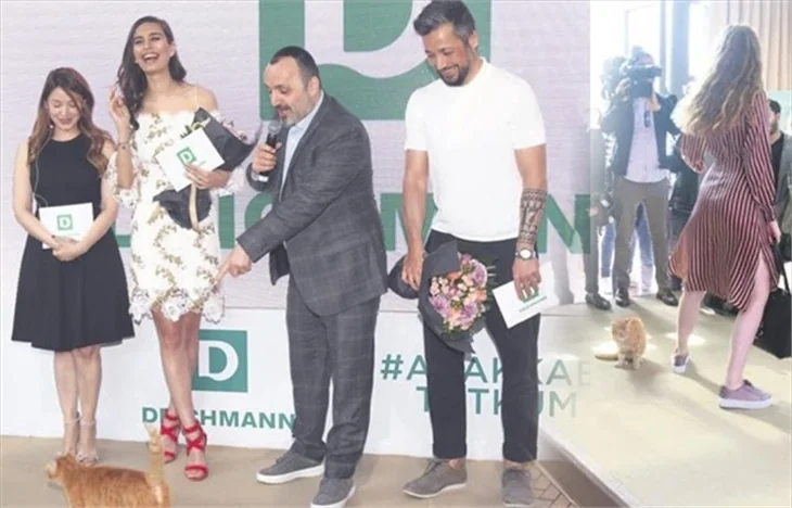 Sevimli kedi rol çaldı!