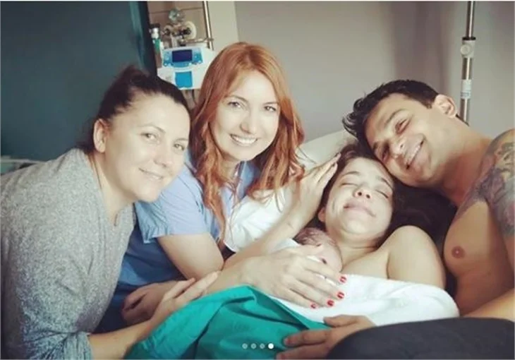 Ünlü oyuncu doğum fotoğraflarını paylaştı!