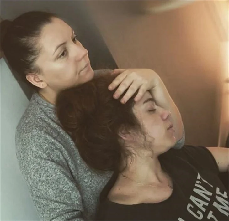 Ünlü oyuncu doğum fotoğraflarını paylaştı!