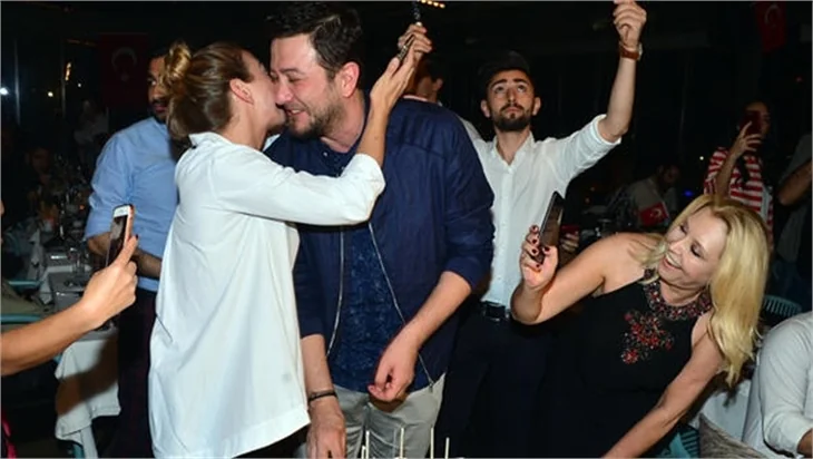 Onur Büyüktopçu'ya özel kutlama