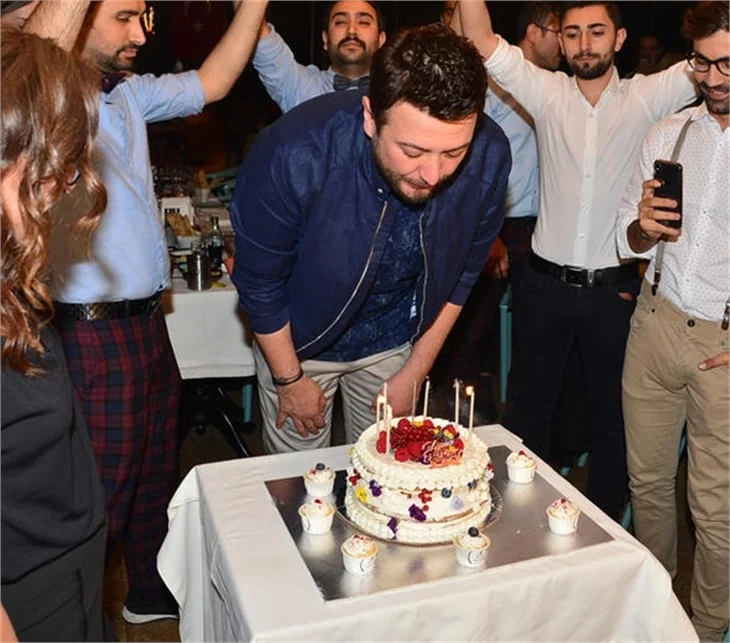 Onur Büyüktopçu'ya özel kutlama