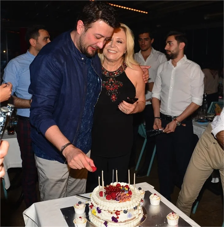 Onur Büyüktopçu'ya özel kutlama
