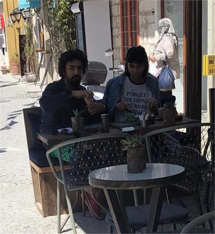 Tuba Büyüküstün ve Umut Evirgen sezonu Alaçatı'da açtı!
