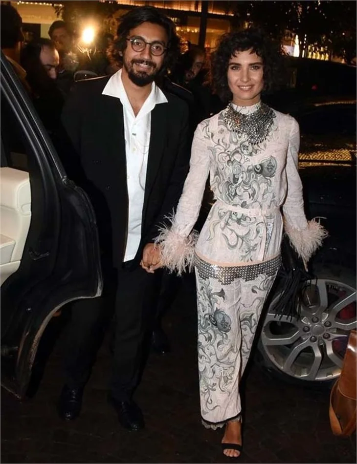 Tuba Büyüküstün ve Umut Evirgen sezonu Alaçatı'da açtı!