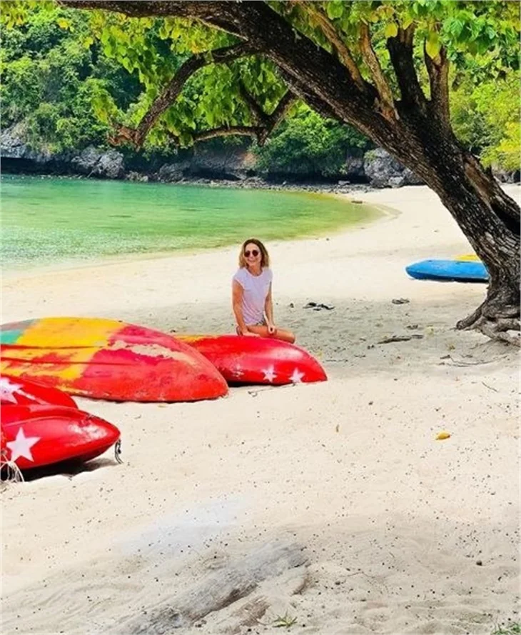 Burçin Terzioğlu sezonu Tayland'da açtı!