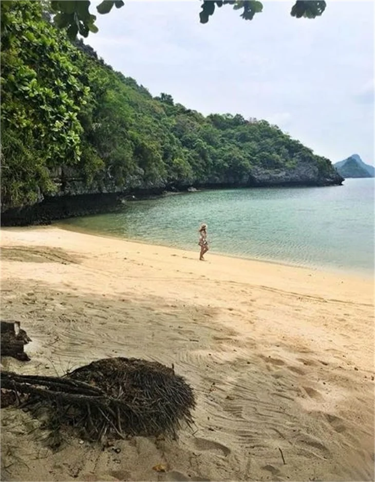 Burçin Terzioğlu sezonu Tayland'da açtı!