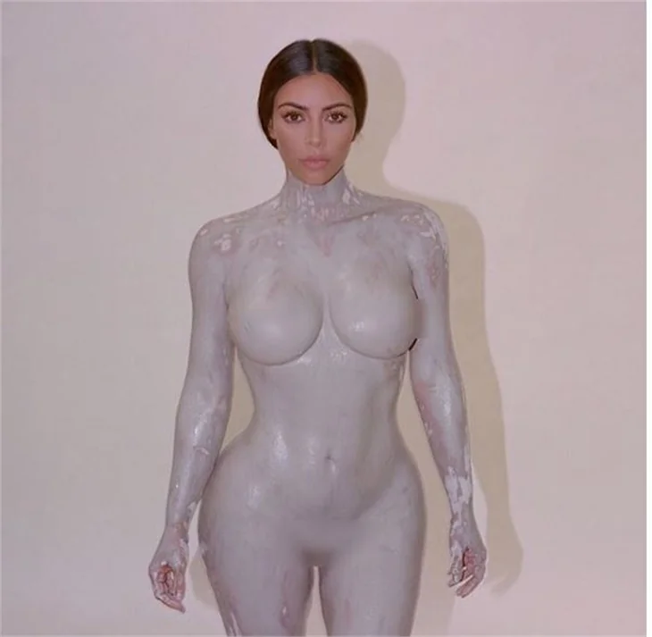 Kim Kardashian sosyal medyayı salladı!