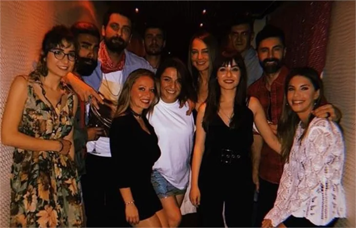 Yasak Elma oyuncuları beraber ekran başına geçti!