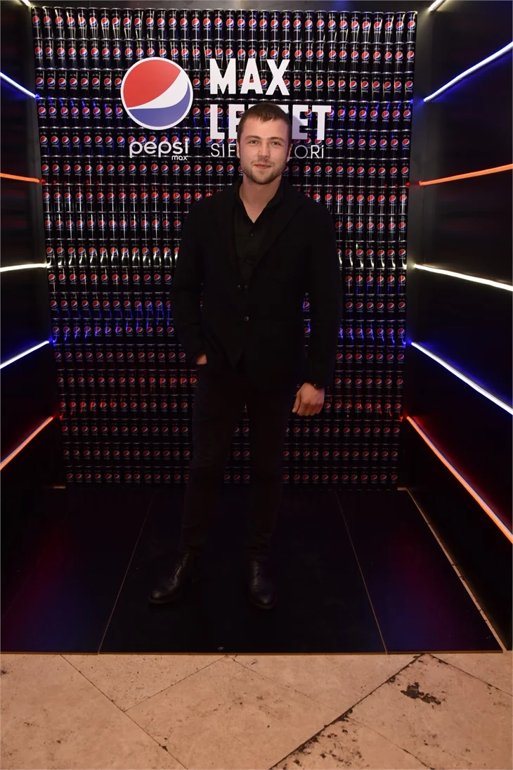 Tolga Sarıtaş'ın partisine ünlü akını!