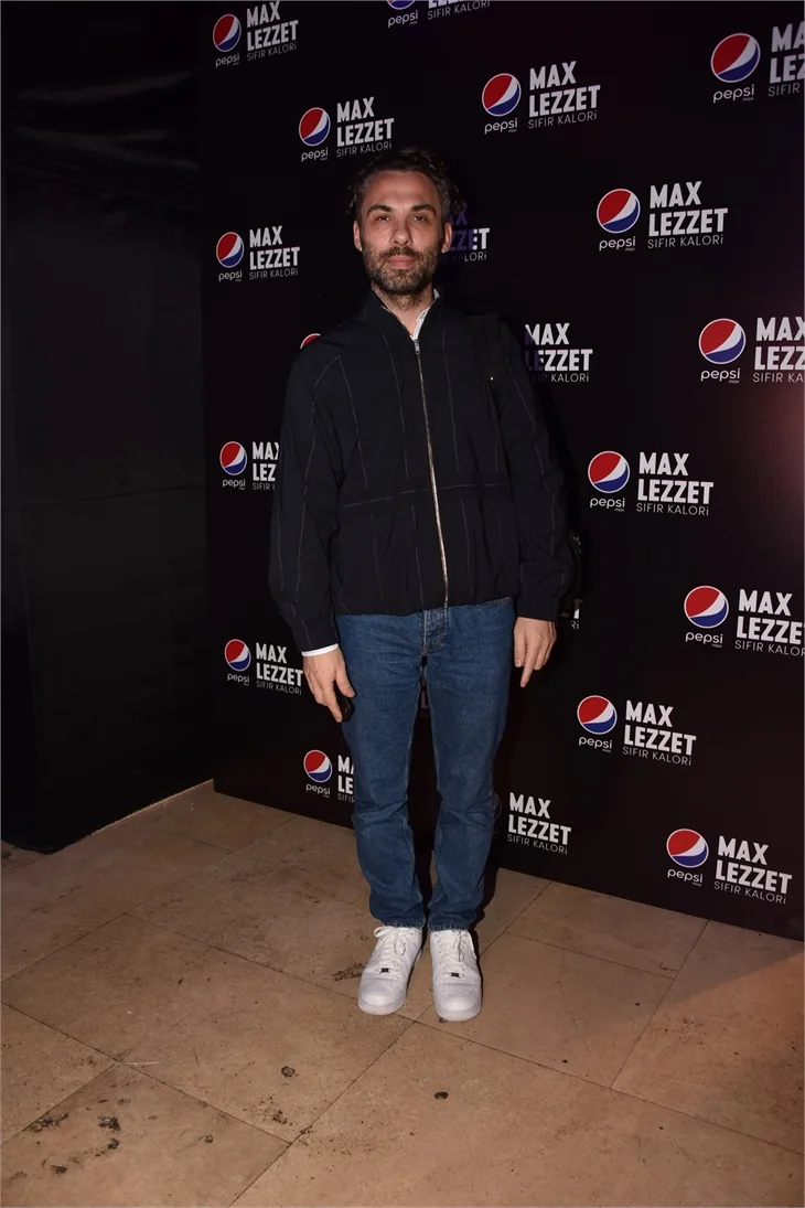Tolga Sarıtaş'ın partisine ünlü akını!
