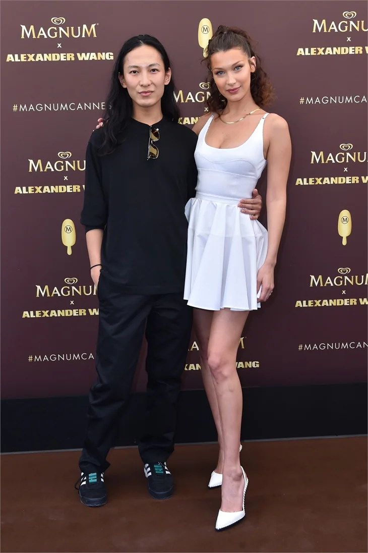 Serenay Sarıkaya-Bella Hadid buluşması!