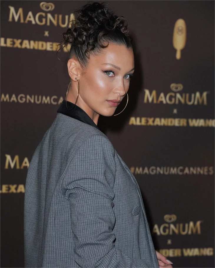 Serenay Sarıkaya-Bella Hadid buluşması!