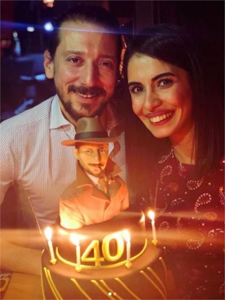 Ünlü çiftten müjdeli haber...