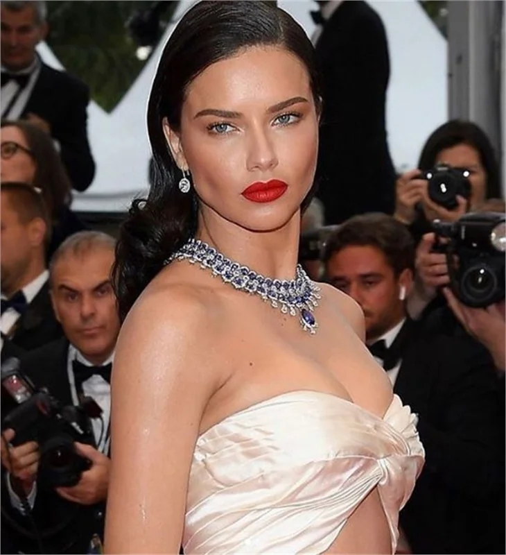 Adriana Lima'nın kiloları dikkat çekti!