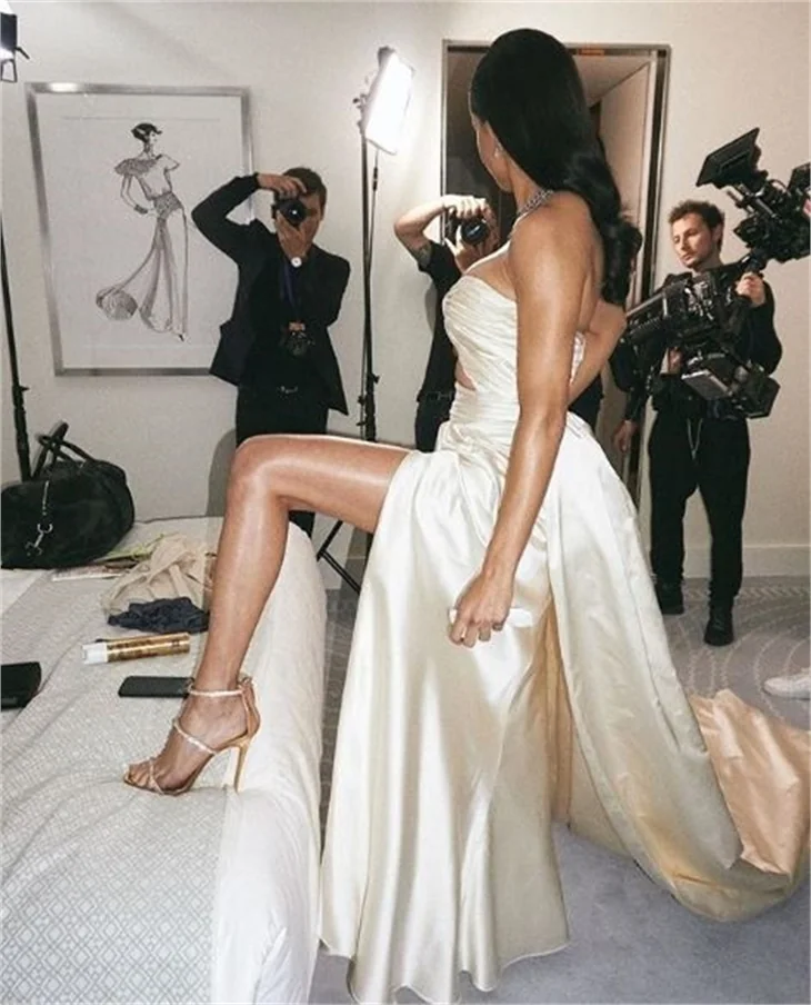 Adriana Lima'nın kiloları dikkat çekti!