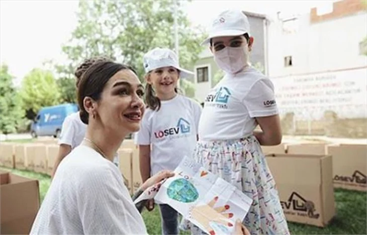 Birce Akalay'dan anlamlı hareket!