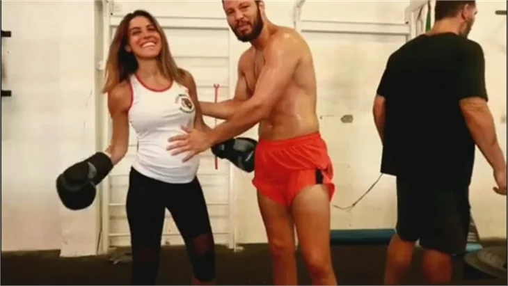 Avatar Atakan hamile eşiyle boks yaptı!