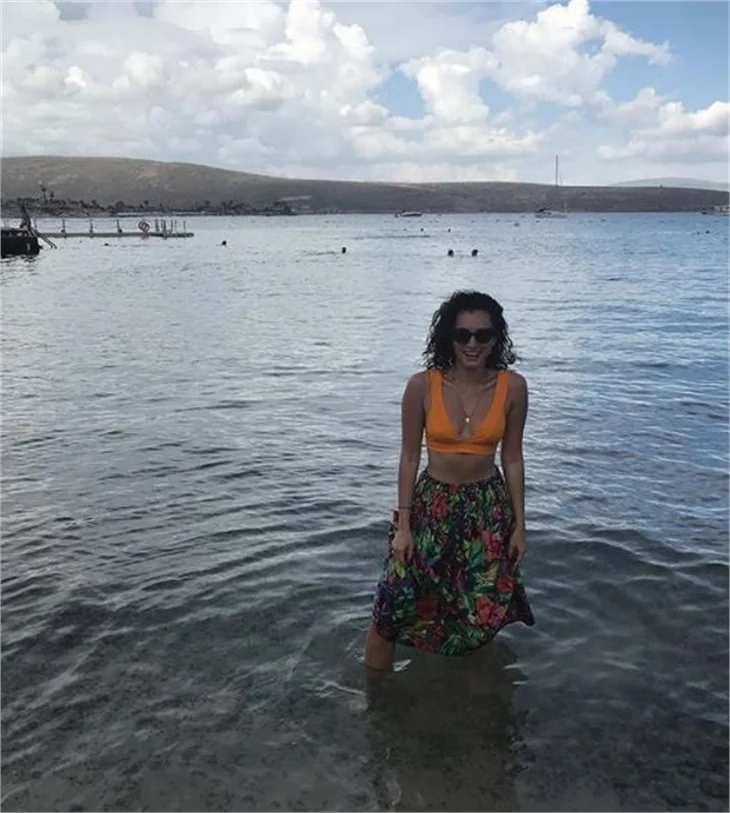 Hande Doğandemir ile Burak Yılmaz'ın plaj sohbeti!