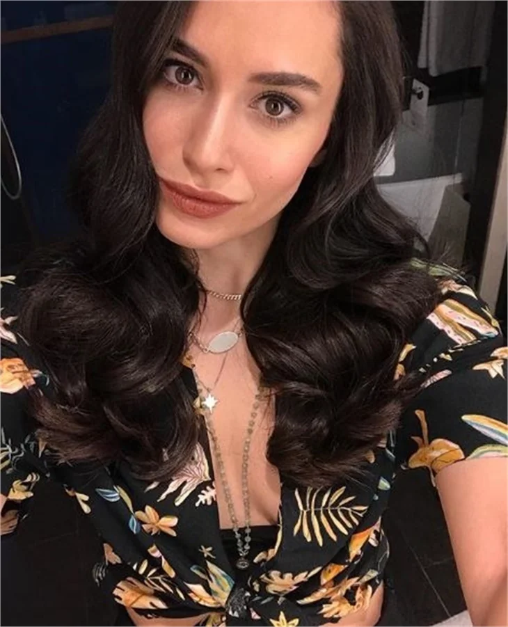 Hande Doğandemir ile Burak Yılmaz'ın plaj sohbeti!