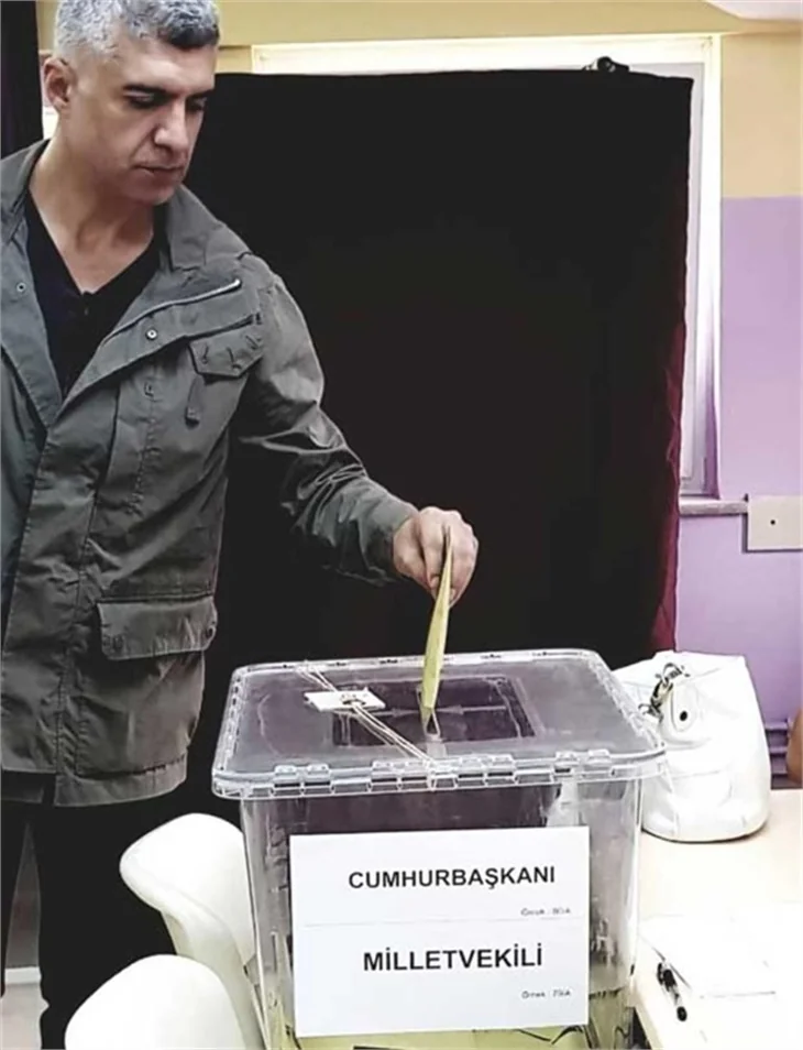 Ünlü isimler sandık başında