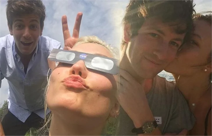 Karlie Kloss ve Joshua Kushner nişanlandı!