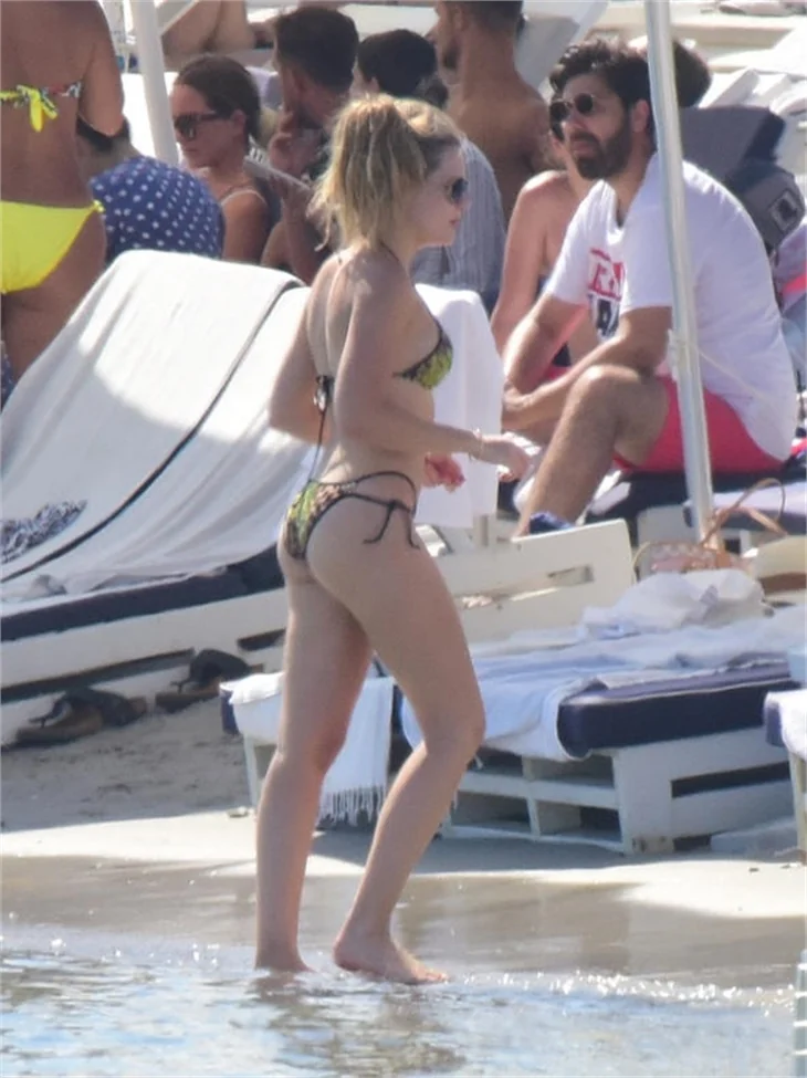 Plaj güzeli Chloe