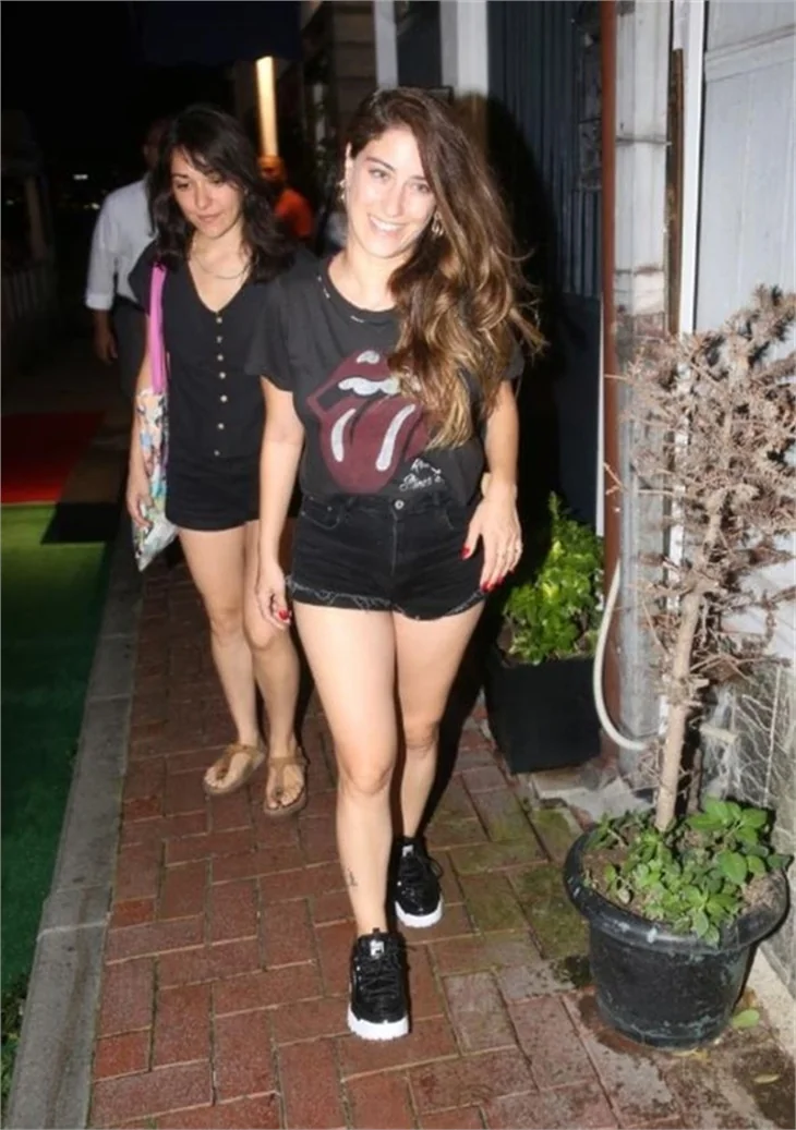 Hazal Kaya, Hollywood yolcusu!
